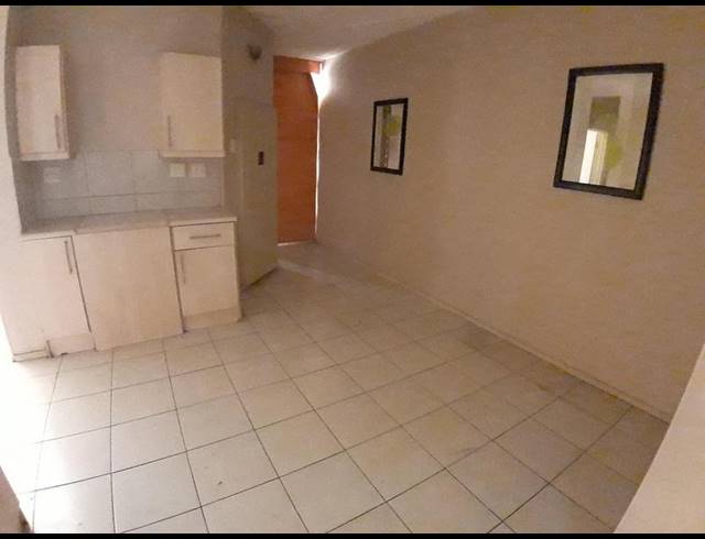 2 BEDROOM APARTMENT FOR SALE IN KEMPTON PARK CENTRAL